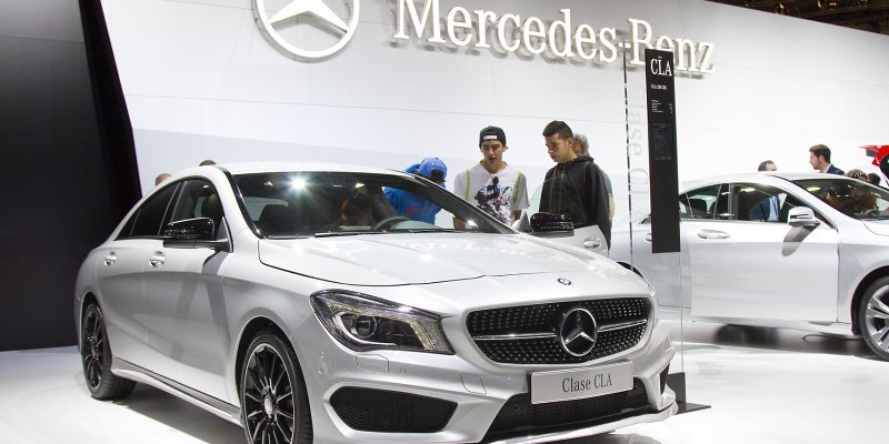 Finansijski kolaps u Mercedesu: Dobit prepolovljena, hiljade radnika ostaju bez posla!