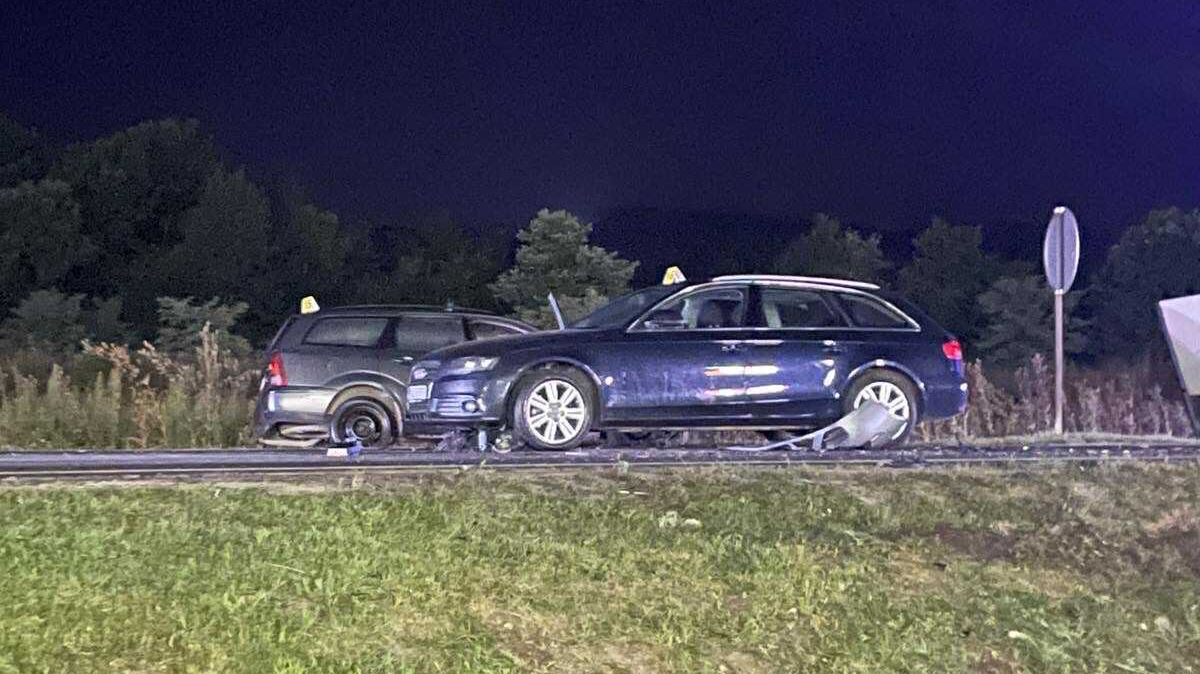 Stravična nesreća kod Lukavca: Tri vozila učestvovala, dvoje teško povrijeđenih!