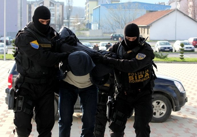 Na Balkanu se uvijek nešto dešava – od političkih preokreta do svakodnevnih priča koje odjeknu cijelim regionom. Ako vas zanimaju aktuelna dešavanja, život običnih ljudi iz zemlje tako i iz susjedstva, ne propustite ostale članke iz naše kategorije Vijesti. Svaki dan donosimo priče koje se tiču baš nas!