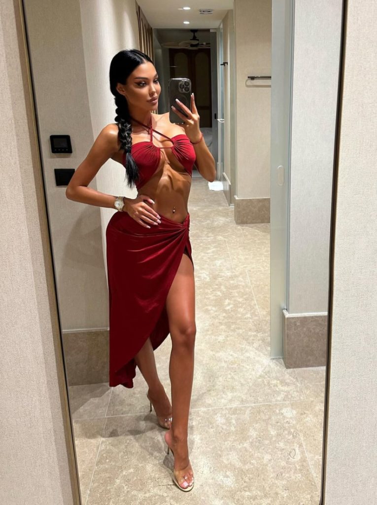 MAJA MARINKOVIĆ ZAPALILA INSTAGRAM: Svi gledaju u jednu stvar na slici – „Šta joj je to na kukovima?!“