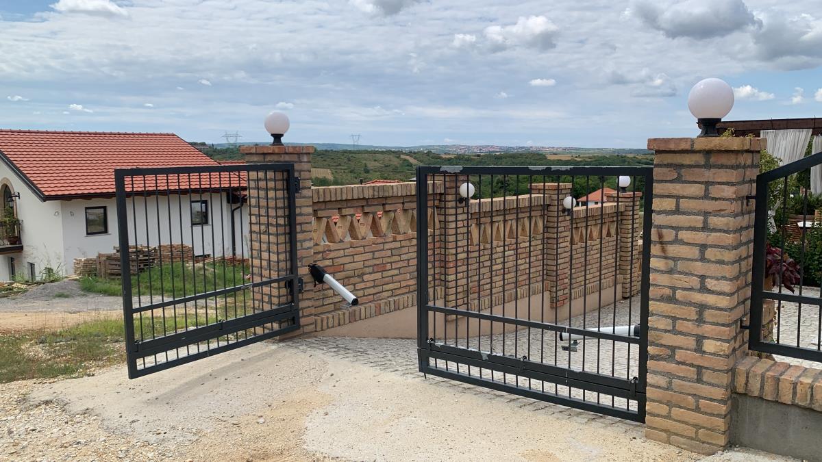 OTKRIVAMO SVE DETALJE SKANDALA NA AVALI: Ana Nikolić probila kapiju i u suzama završila u policiji! ZBOG OVOGA JE PLANUO HAOS