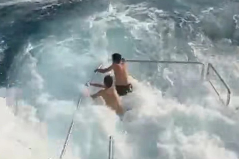 DRAMA NA JADRANU - Francuzi htjeli snimak, umalo stradali – spasili ih hrabri mještani