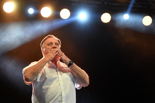 Halid Bešlić u bolnici: "Nije mi izgledao bolesno" – mladi pjevač otkrio emotivne detalje posljednjeg susreta!