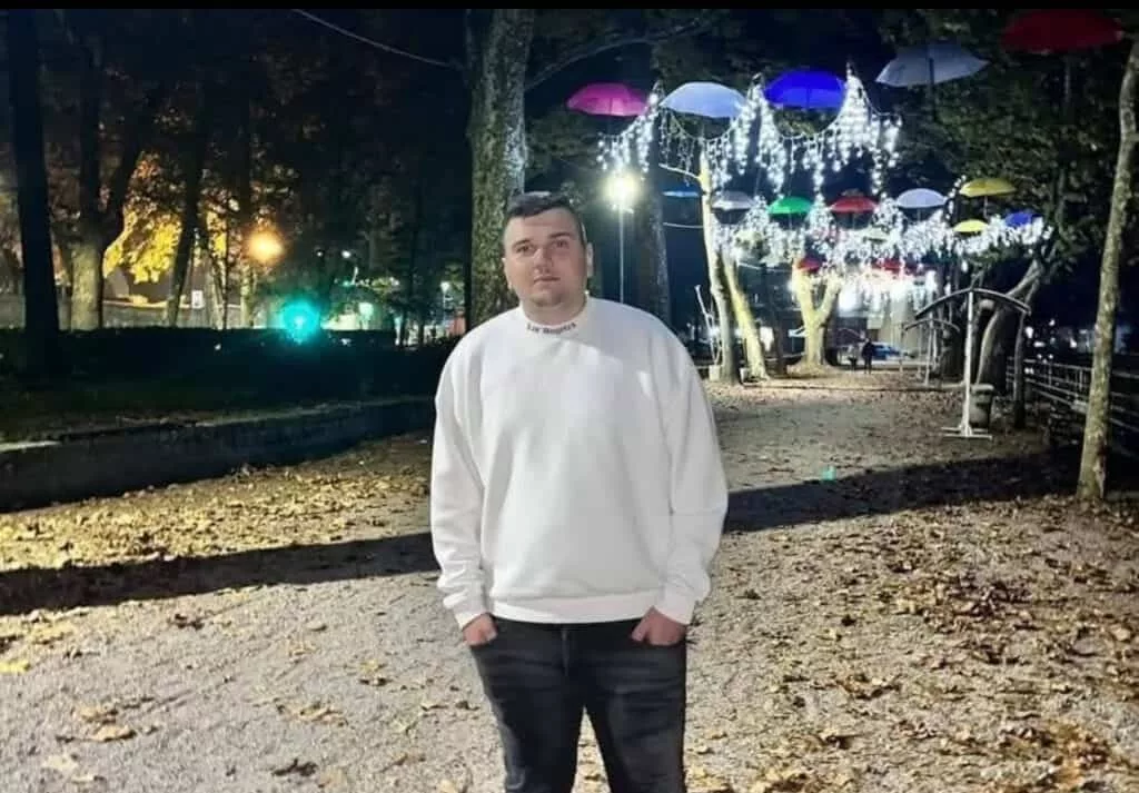 "Nestanak koji para srce: Adnan (25) izašao iz bolnice i nestao bez traga – porodica očajnički traži pomoć!"