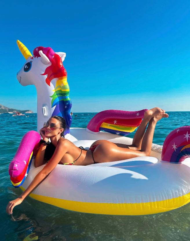 Maja Marinković pred Elitu 9 uživa na Crnogorskom primorju