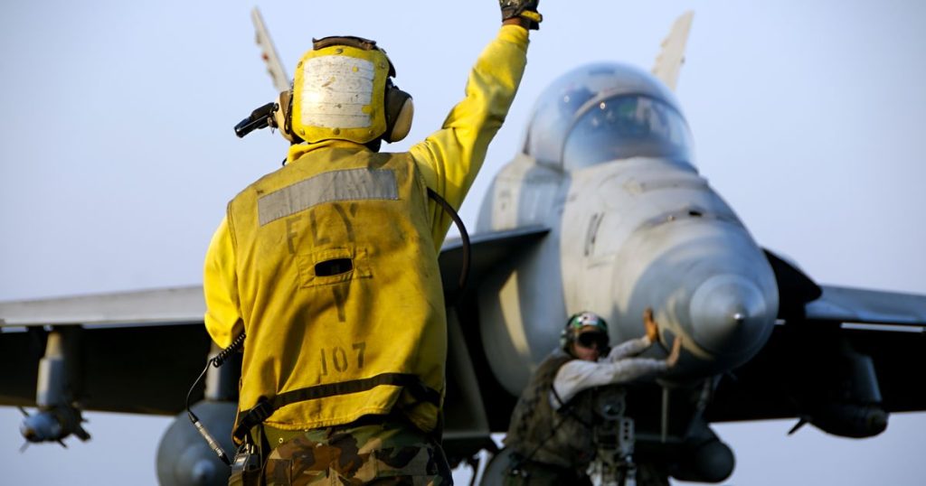 Novi Å”ok u ameriÄkoj mornarici: Pilot Super Horneta katapultiran kod obale Virdžinije