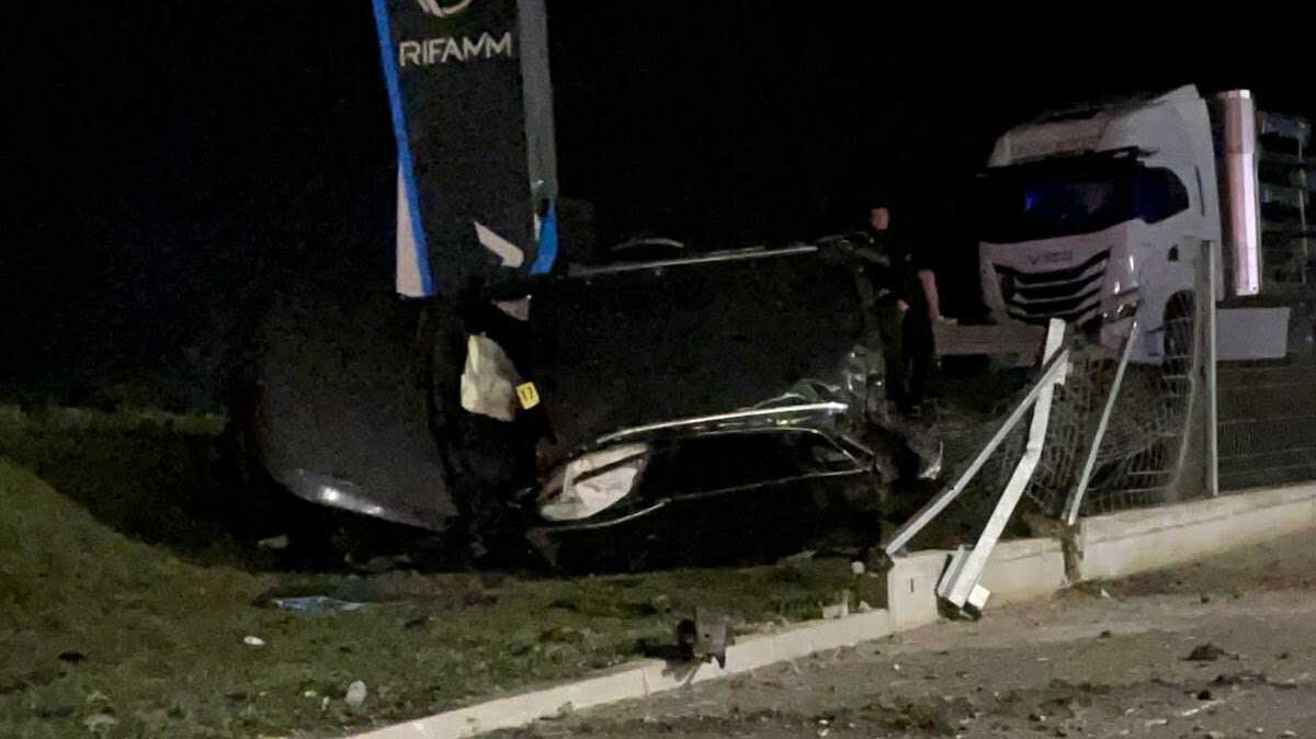 Stravična nesreća kod Lukavca: Tri vozila učestvovala, dvoje teško povrijeđenih!