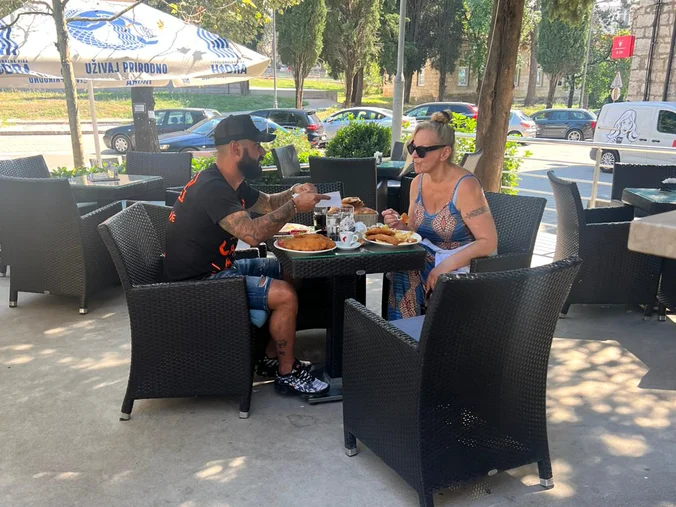 Luka s taštom Groficom obilazi Bileću: Tajni sastanak u Bajinom rodnom mjestu, evo šta tamo rade