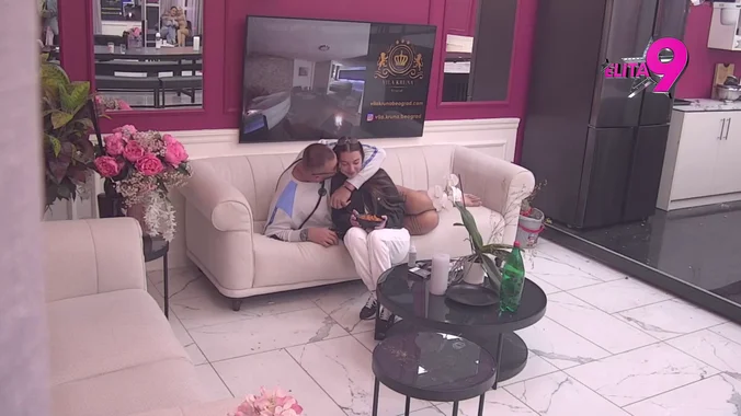 Veliki preokret! Sara okrenula leđa Ivanu i Anđelu, pa se prepustila Janjušu – poljupci pršte na sve strane (VIDEO)