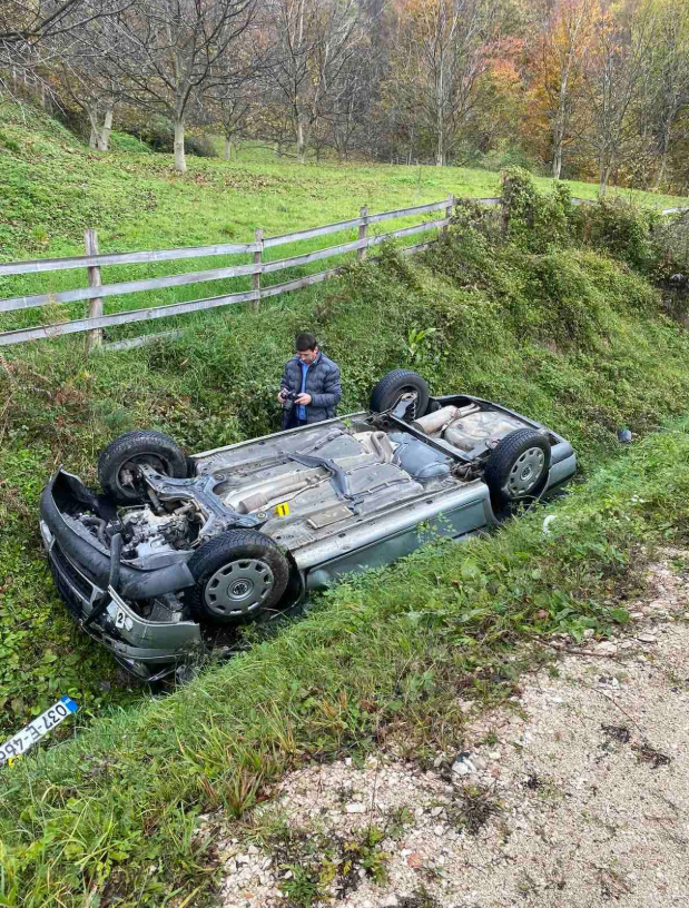 Dvije osobe iz Tuzle povrijeđene u saobraćajnoj nesreći kod Ribnika: Hitna intervencija vatrogasaca i policije