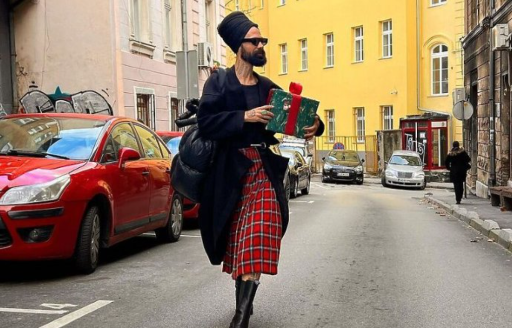 Božo Vrećo prošetao Sarajevo u svom „Vogue street“ izdanju – spoj tradicije i modernog stila