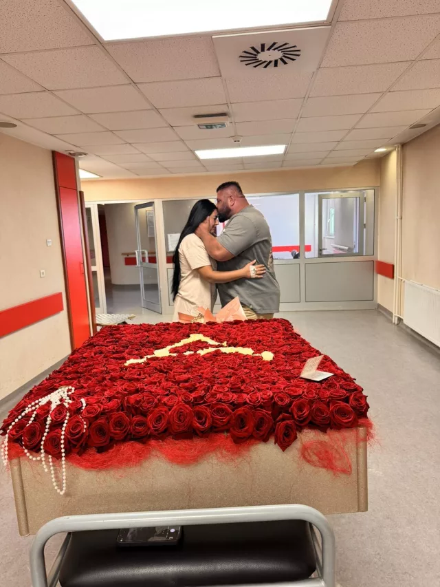 Prava bajka u porodilištu: Najjači Bosanac priredio iznenađenje supruzi koje je ganulo sve!