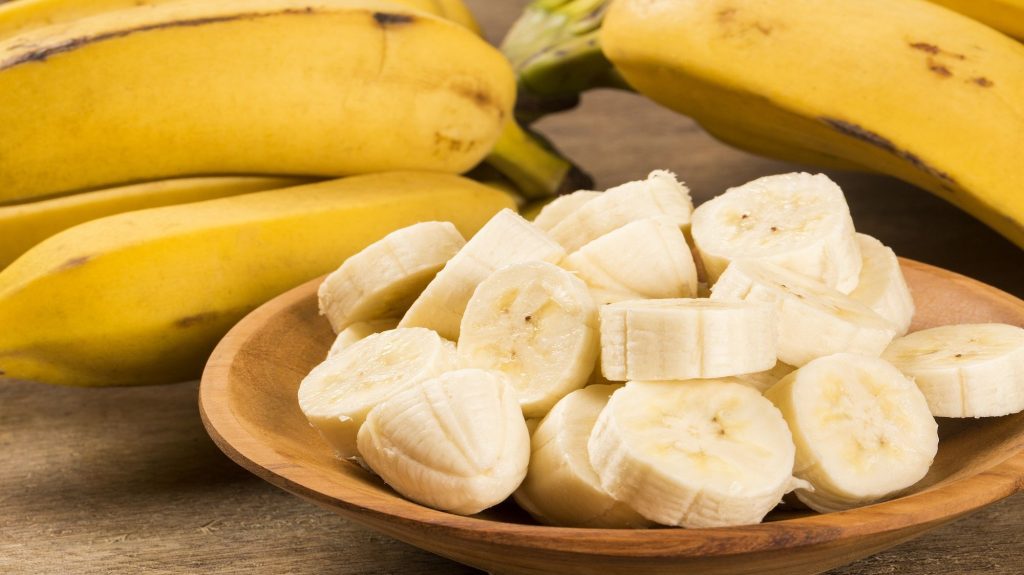 Čokoladni kolač sa bananom i orasima – ukusan i sočan!