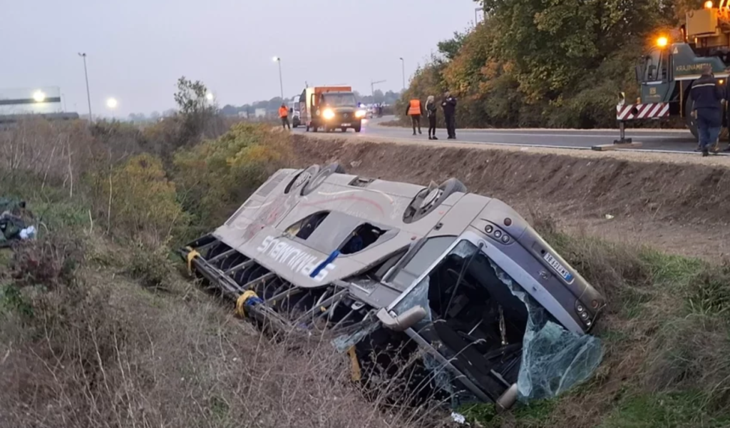 Tragedija koja je zavila Srbiju u crno: ‘Udarao sam pesnicom po staklu da ih spasim!’ – svjedočenje radnika koji je preživio nesreću kod Sremske Mitrovice