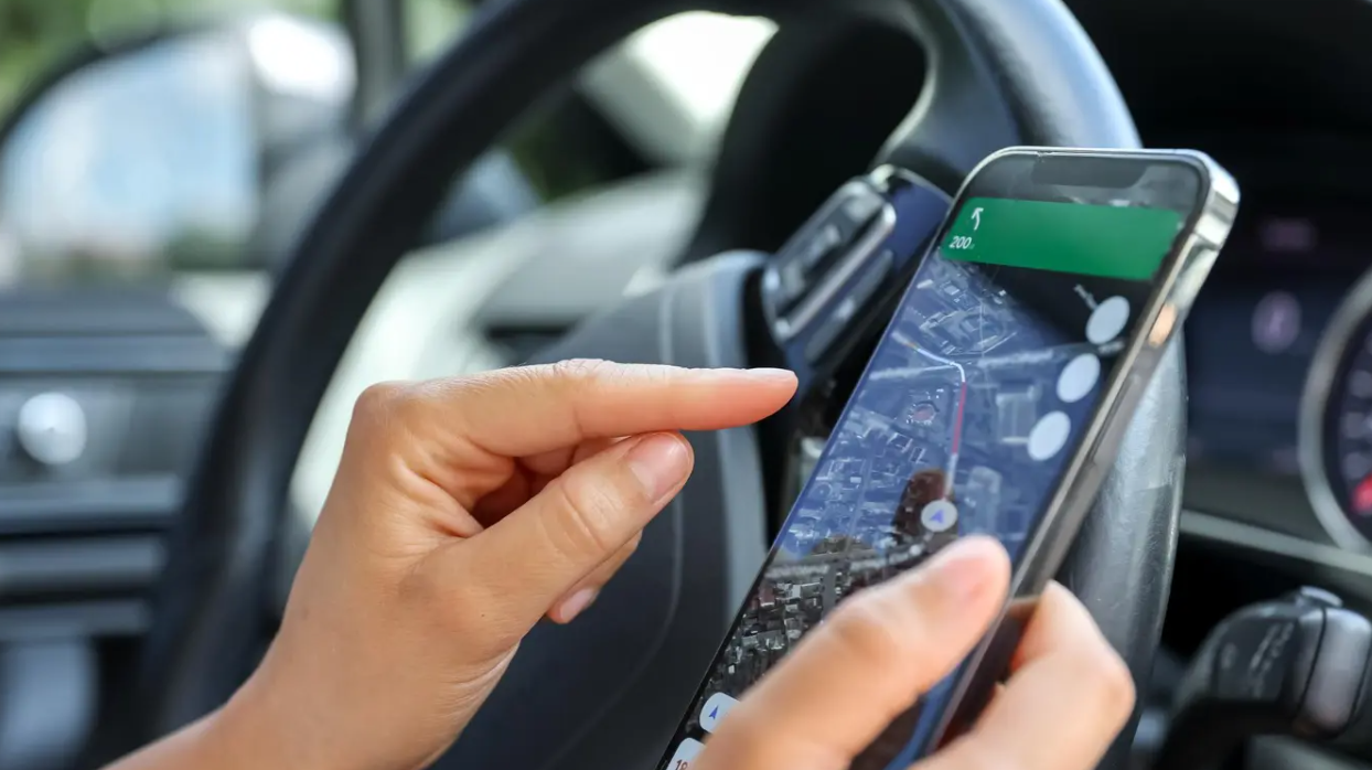 Pametni telefoni preuzimaju volan: Google Maps postao prvi izbor među vozačima!