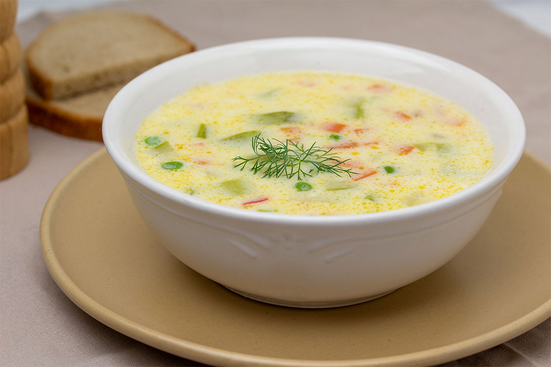 Kremasta pileća supa sa povrćem – toplina u tanjiru