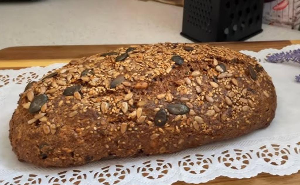 Proteinski hljeb s orasima i ruzmarinom — zdrav, ukusan i bez miješenja