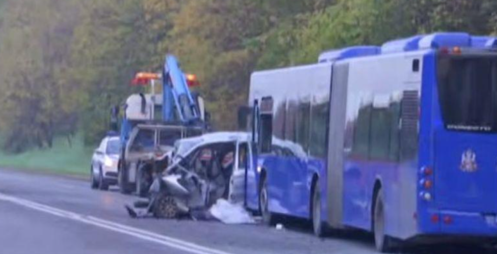 Jutarnja tragedija kod Obrenovca: Poginuo vozač automobila, osmoro povrijeđeno!