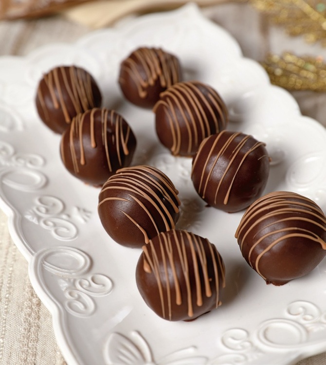 Ukusi su kao priče – svaki nosi svoju čaroliju, porijeklo i miris djetinjstva. Ako volite da istražujete jela iz različitih krajeva, učite o tradiciji kroz recepte i otkrivate neodoljive kombinacije ukusa, ne propustite ostale tekstove iz naše kategorije Svijet Ukusa. Svaki dan vas čeka nova doza inspiracije – na tanjiru!