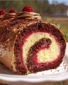 Rolat koji osvaja: Savršena kombinacija malina, limuna i čokolade