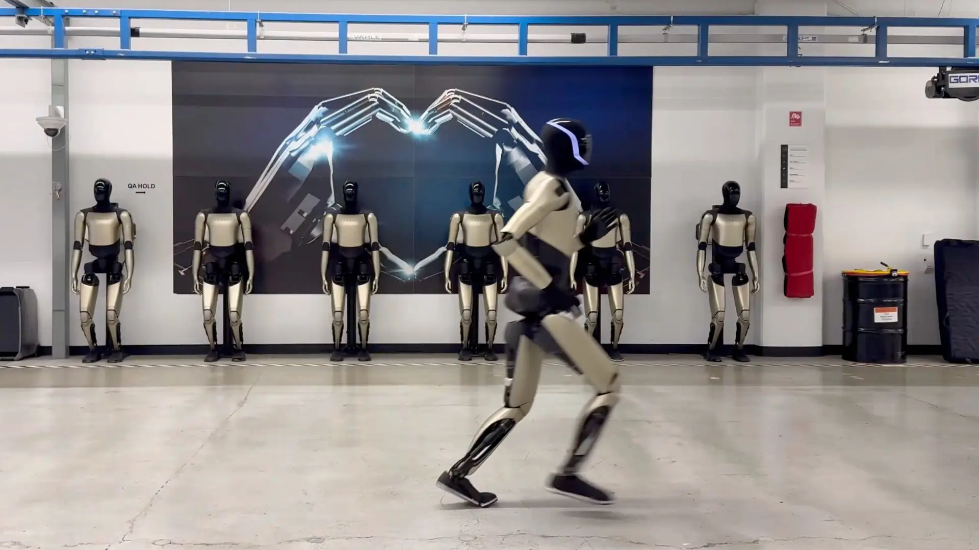 Robot koji trči: Tesla zapalila internet novim snimkom Optimusa