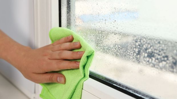 Vlaga na prozorima nije bezazlena: tihi problem koji uništava vaš dom zimi