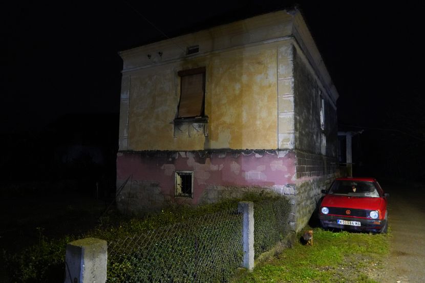 Buđ, memla i oštećeni zidovi – Pogledajte u kakvoj kući živi  Anita Stanojlović u Kruševcu