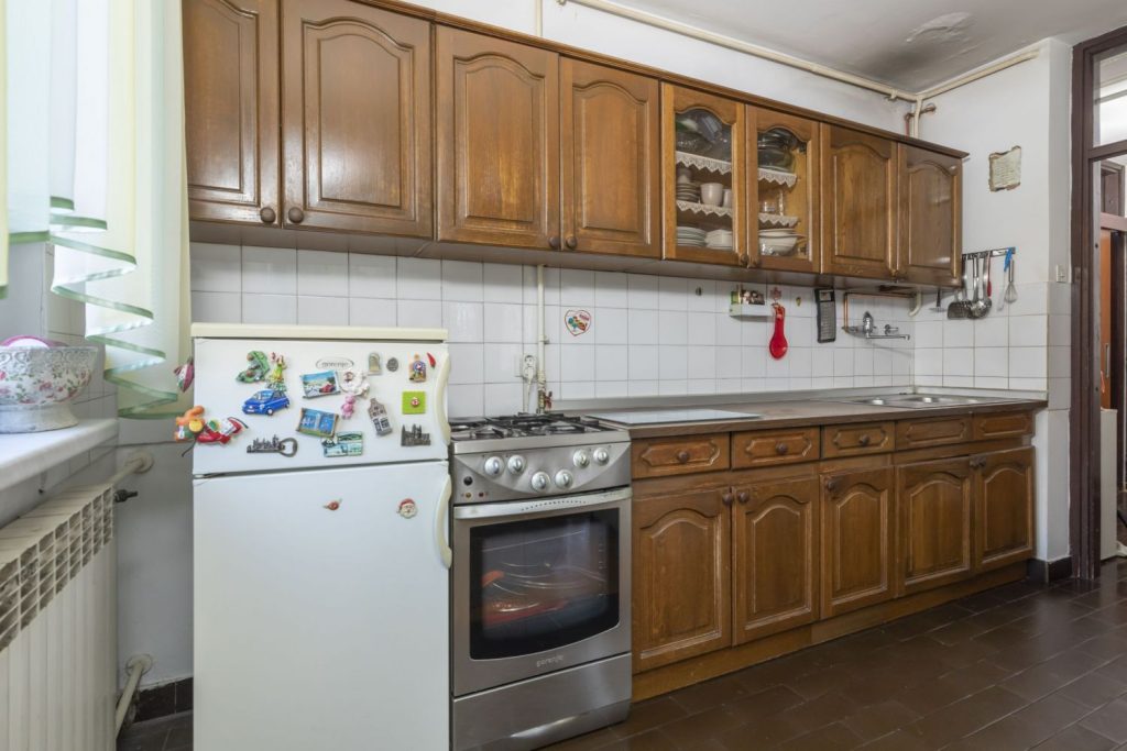 Kuhinjski ormarići vam pucaju? Ovi trikovi će vas spasiti bez majstora i velikih troškova