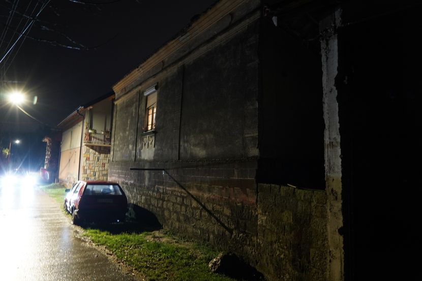 Buđ, memla i oštećeni zidovi – Pogledajte u kakvoj kući živi  Anita Stanojlović u Kruševcu