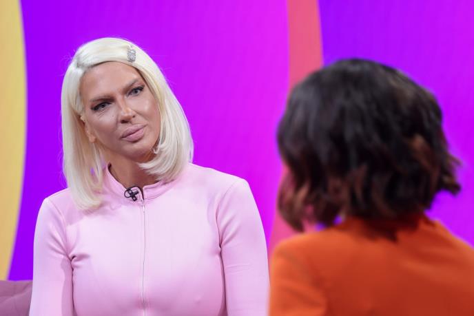 Novi estradni rat na Balkanu: Karleuša izvređala Severinu izjavila da je plaćena...