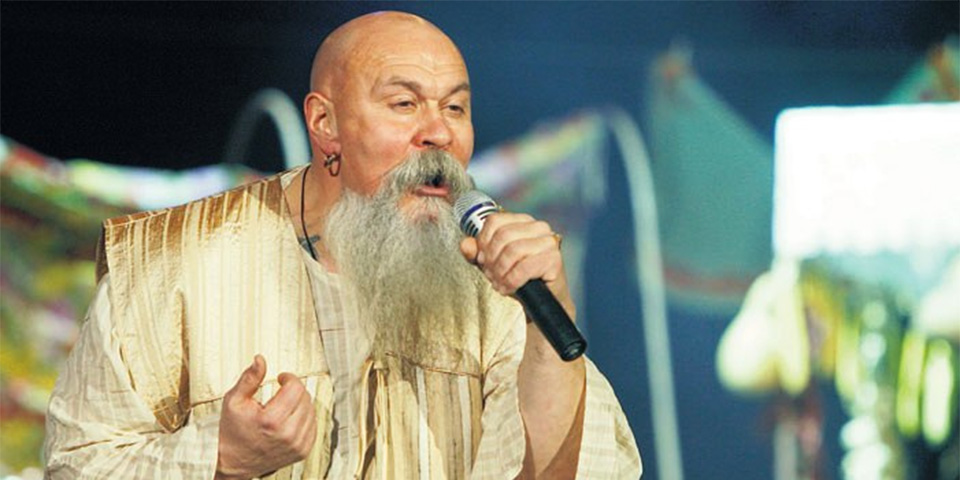 Ljubiša Stojanović Luis pjeva na koncertu pred publikom