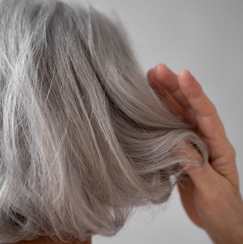 Riješite se sijedi bez farbe iz kutije: Prirodni trikovi koje žene sve češće biraju