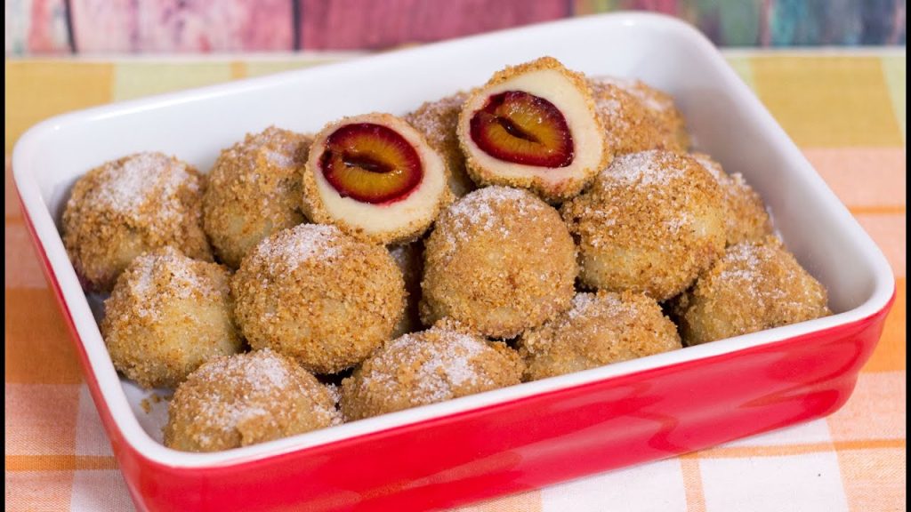 Sočne i mekane: Kako pripremiti savršene knedle sa šljivama kod kuće