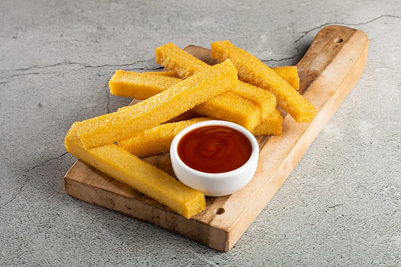 Zdrava grickalica iz rerne: Hrskava palenta koja podsjeća na pomfrit