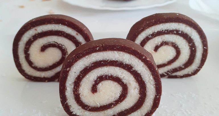 Kokos rolat koji se topi u ustima: Kolač bez pečenja koji svi traže recept