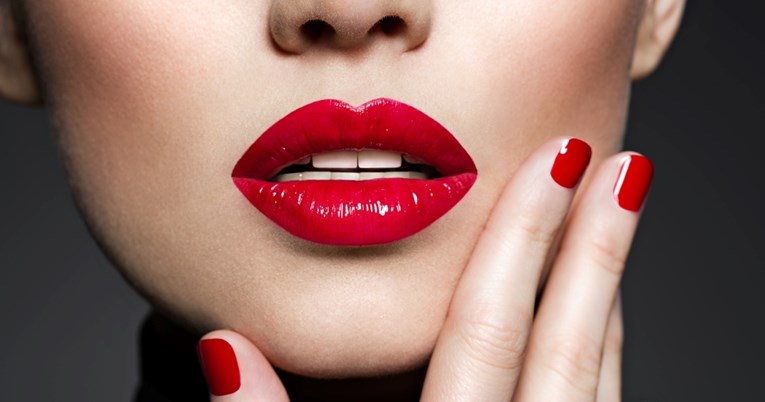 Brzi trik ljepote: Kako crveni ruž čini lice svježim i mladolikim