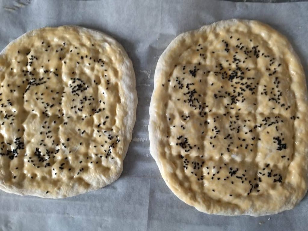 RAMAZANSKE LEPINE KAO IZ PEKARE: Miris koji okuplja porodicu i budi duh iftara