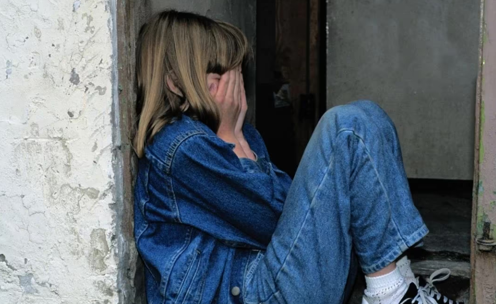 Fotografija koja je potresla luksuznu dvoranu: Djevojčica iz sirotišta otkrila porodične tajne!