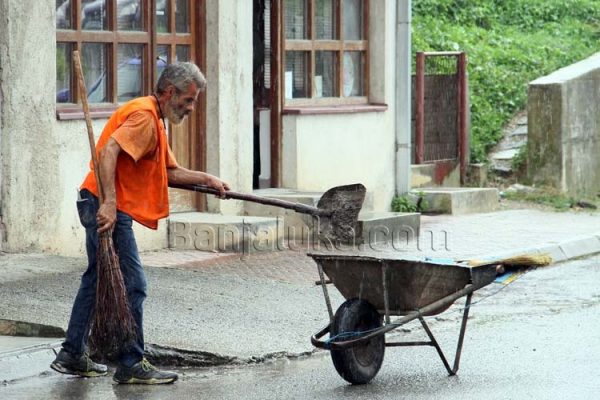 Zabranio ocu čistaču da dođe na maturu – ali taj trenutak pred hotelom niko neće zaboraviti