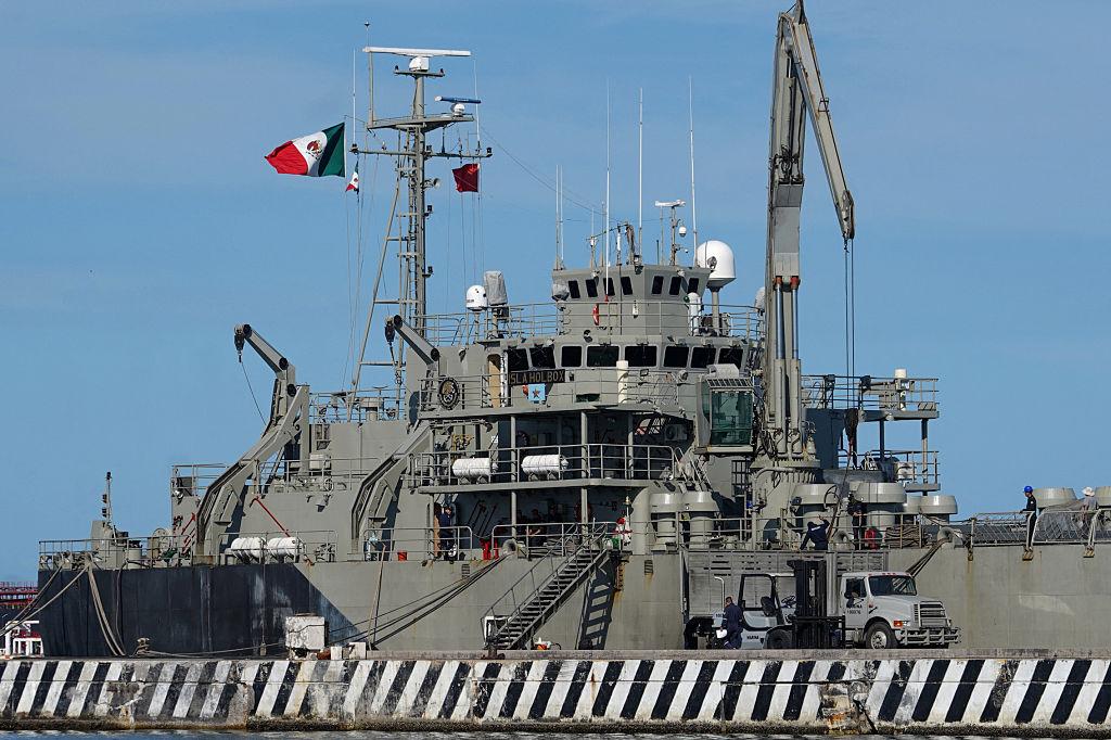 rod meksičke mornarice sa humanitarnom pomoći u kubanskoj luci