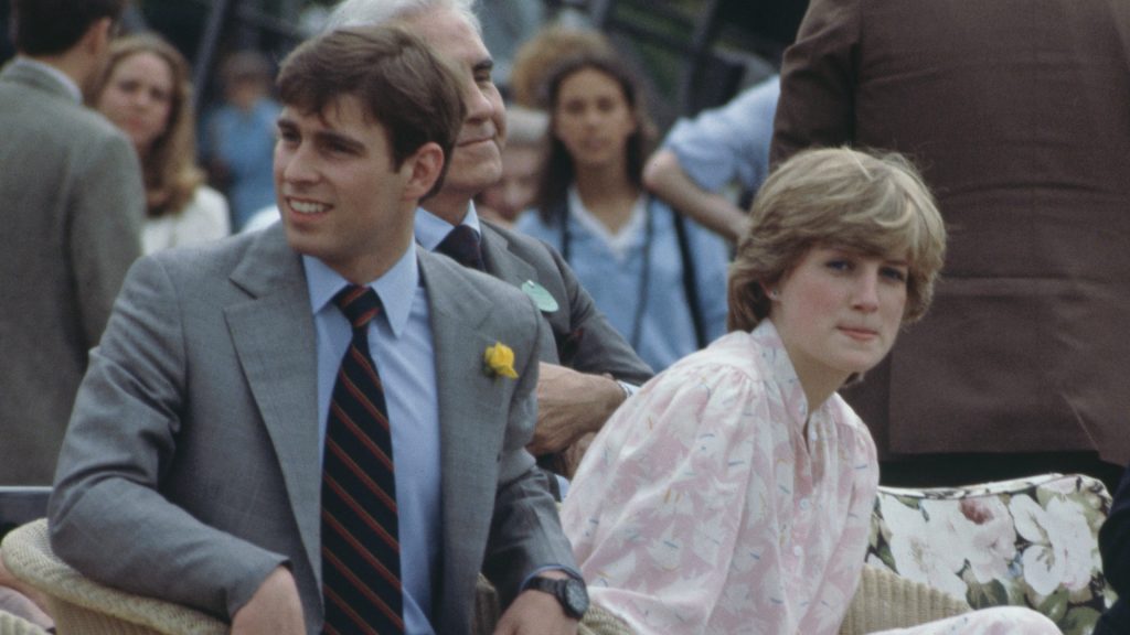 Princeza Dajana i princ Endru sjede jedno pored drugog na zvaničnom događaju