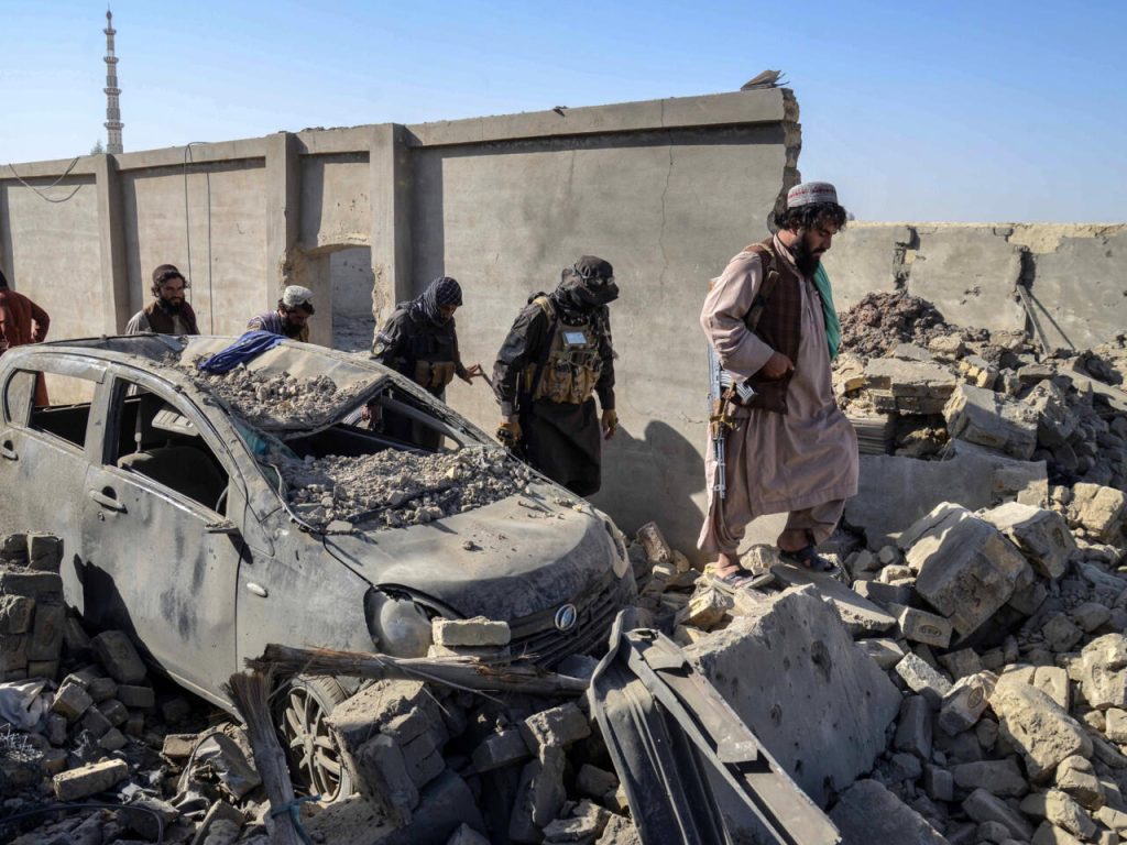 Mjesto pada rakete u Kabulu sa vidljivim oštećenjima i tragovima eksplozije.