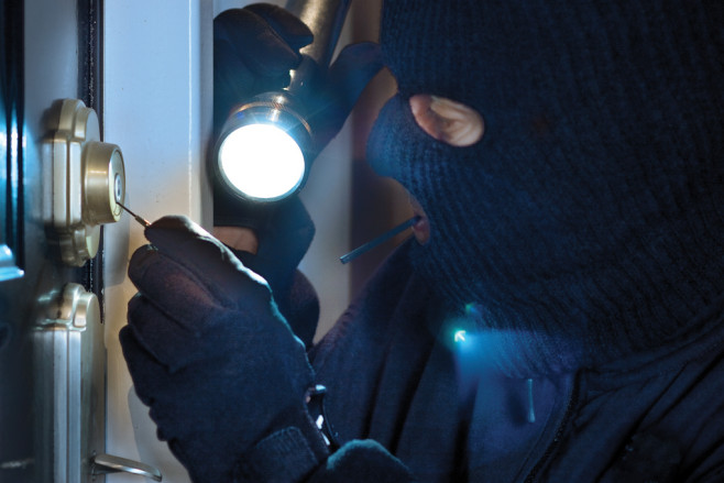 Drska provala uznemirila građane: Policija traga za kradljivcem PlayStationa