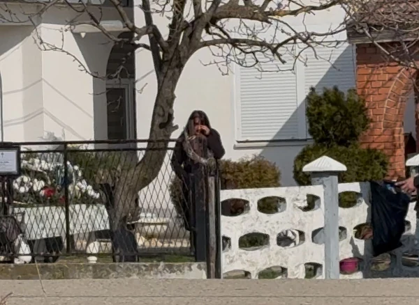 Neutješni Darko Lazić na bratovoj sahrani: “Da ispratim mog batu…” – tuga slomila porodicu