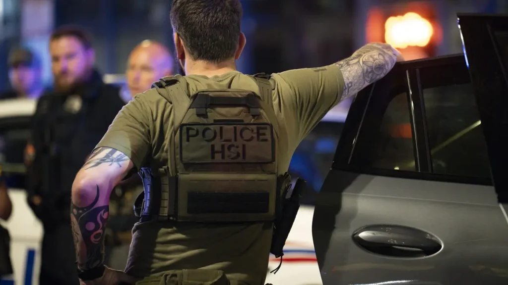 Agent ICE-a nagnut na automobil tokom policijske intervencije nakon pucnjave u Teksasu