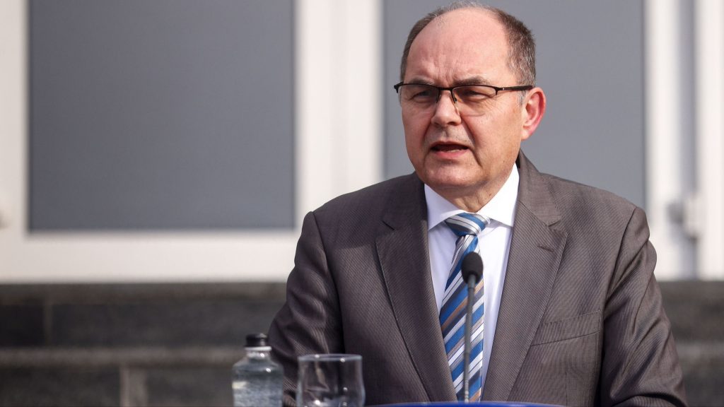 “SITUACIJA JE POSTALA VEOMA NESTABILNA” Šmit upozorio na opasnost po Balkan!