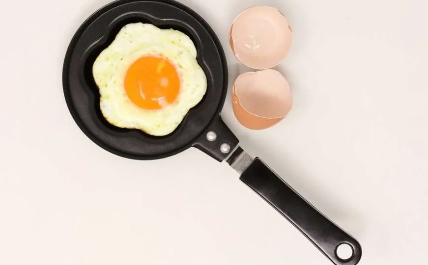 TAJNA SAVRŠENIH PRŽENIH JAJA! Kuhari otkrivaju trik koji mijenja doručak zauvijek