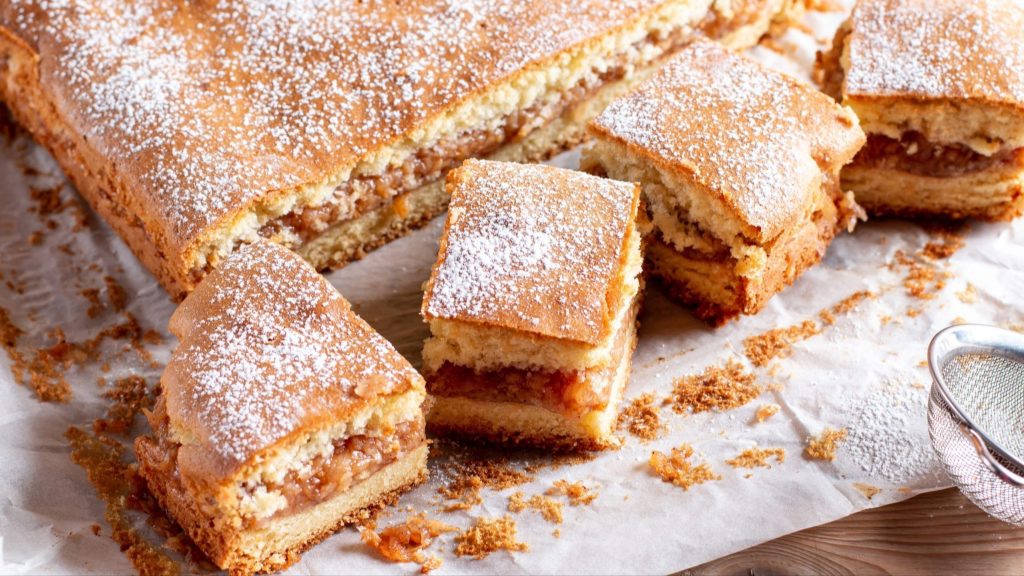 Starinski recept koji osvaja na prvi zalogaj: Lijena pita s jabukama kojoj niko ne može odoljeti