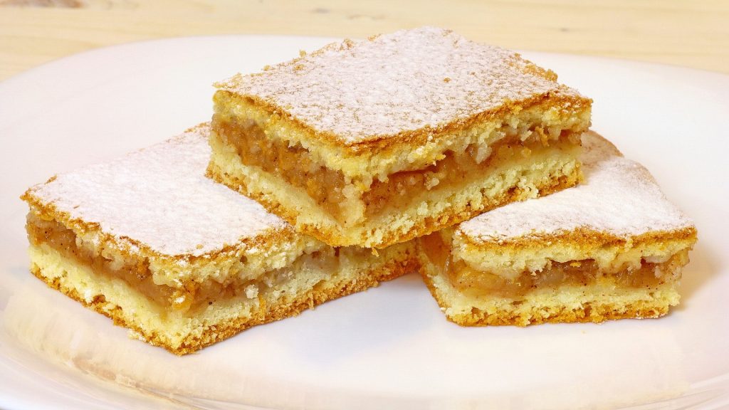 Starinski recept koji osvaja na prvi zalogaj: Lijena pita s jabukama kojoj niko ne može odoljeti