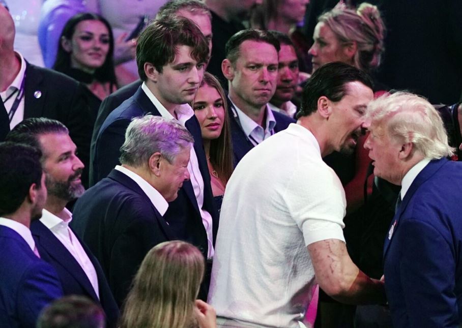 Dok se Trump rukovao sa Ibrahimovićem, kamere su uhvatile Barona: Njegov novi imidž šokirao javnost